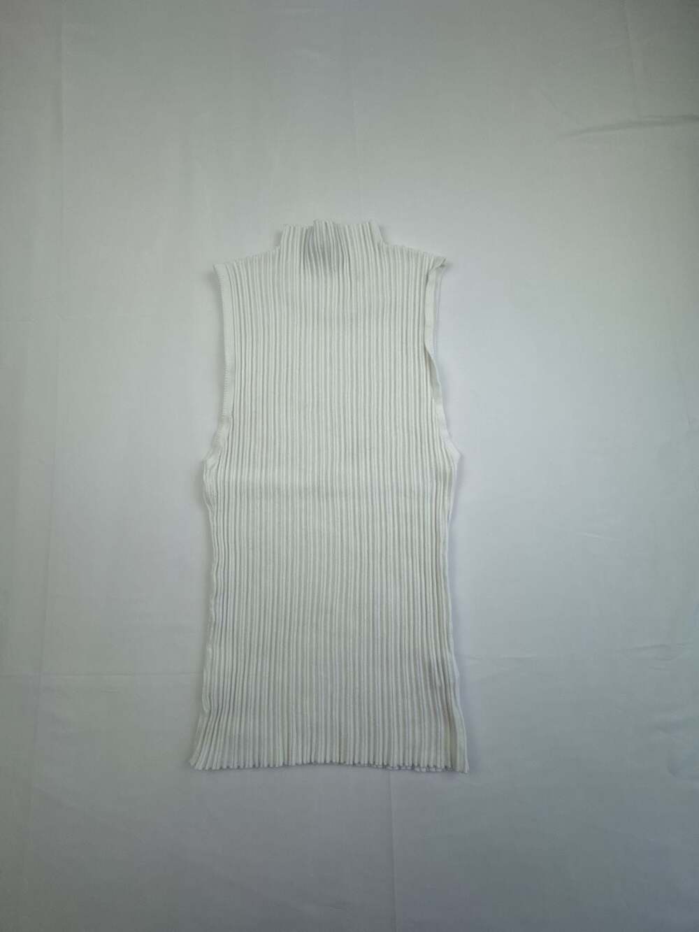 Forever 21 Women's White Ribbed Sleeveless Mock Neck Tank Top